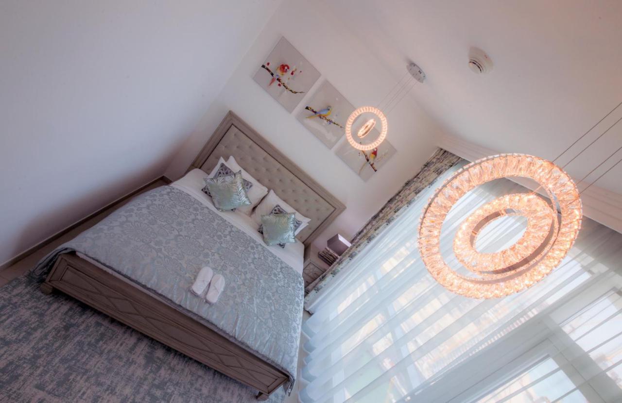 Stunning 5* 4br-oceanfront-apartment * Dubai