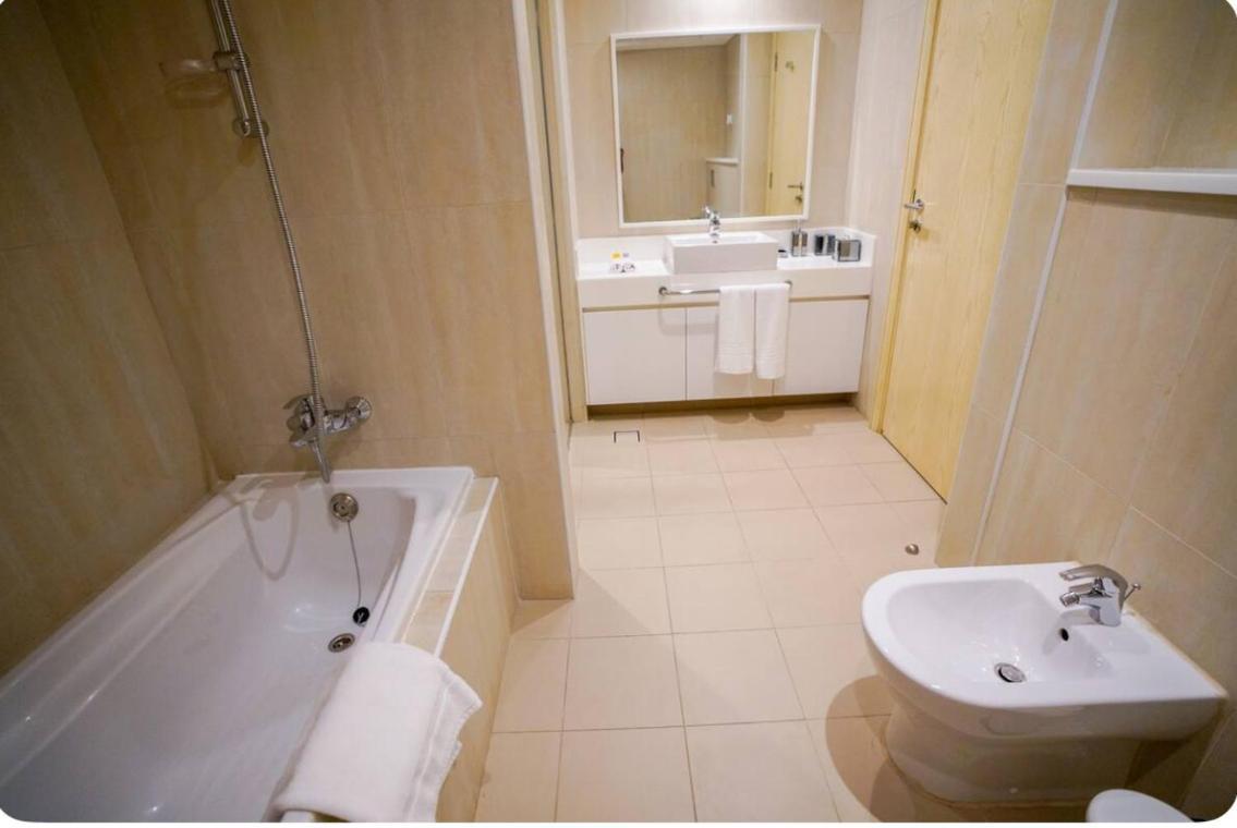 Stunning 5* 4br-oceanfront-apartment * Dubai